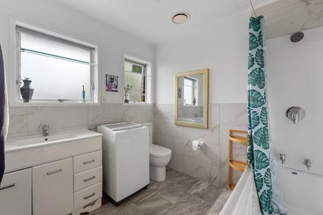 Photo of property in 5/13 Seabrook Avenue, New Lynn, Auckland, 0600