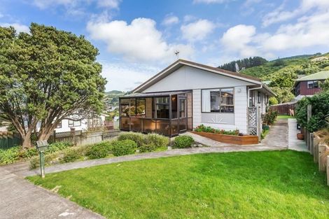 Photo of property in 81 Victory Crescent, Tawa, Wellington, 5028