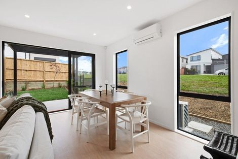 Photo of property in 2/529g Massey Road, Mangere, Auckland, 2022