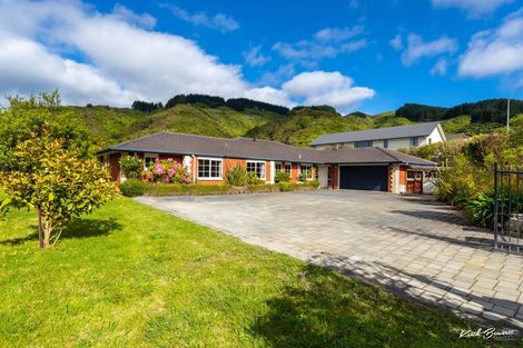 Photo of property in 5 Grace Nicholls Grove, Riverstone Terraces, Upper Hutt, 5018