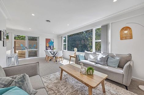 Photo of property in 2 Portadown Avenue, Pakuranga Heights, Auckland, 2010