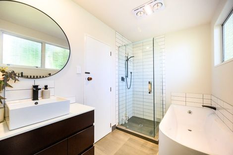 Photo of property in 28 Summerhill Drive, Fitzherbert, Palmerston North, 4410