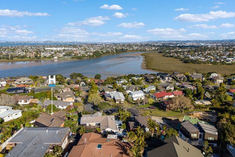 Photo of property in 15 Da Vinci Place, West Harbour, Auckland, 0618