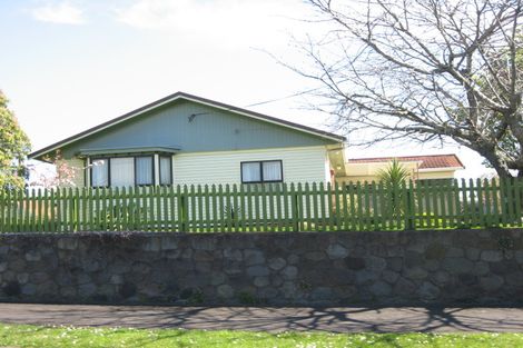 Photo of property in 76 Brooklands Road, Brooklands, New Plymouth, 4310