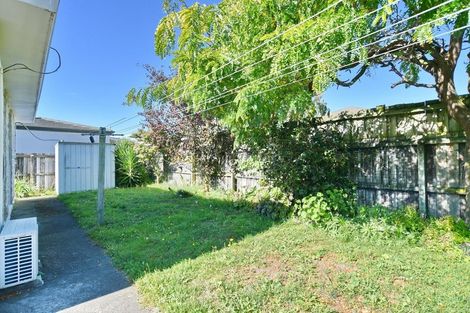 Photo of property in 2/5 Tamarisk Place, Parklands, Christchurch, 8083
