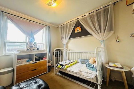 Photo of property in 25 Larnoch Road, Henderson, Auckland, 0610