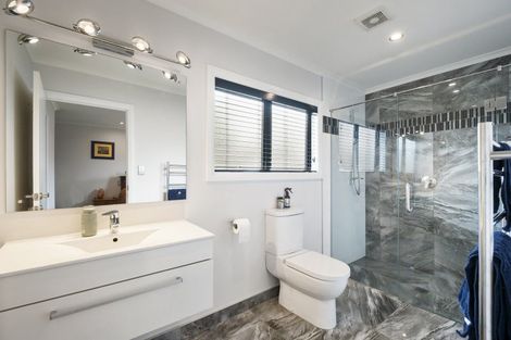 Photo of property in 9 Saint Heliers Grove, Fitzherbert, Palmerston North, 4410