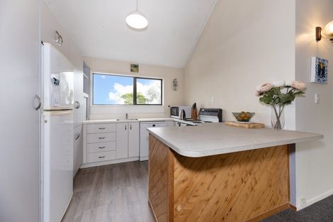 Photo of property in 4 Cyclarama Crescent, Massey, Auckland, 0614