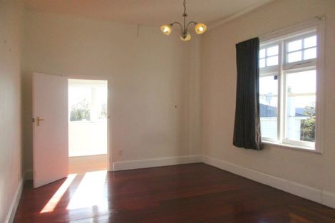 Photo of property in 43 Central Terrace, Kelburn, Wellington, 6012