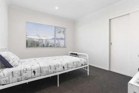 Photo of property in 44b Gilbransen Road, Kumeu, 0810