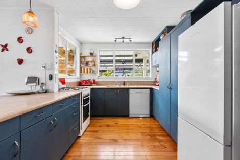 Photo of property in 17 Hinau Street, Inglewood, 4330