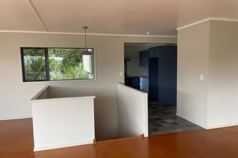 Photo of property in 19 Rayner Road, Piha, New Lynn, 0772