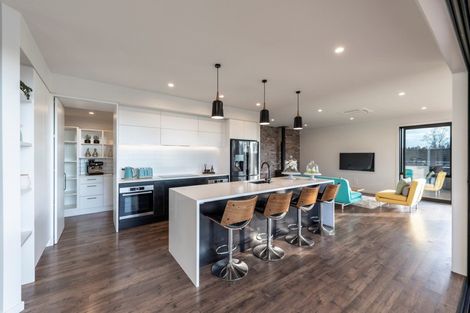 Photo of property in 33 Hogan Road, Cambridge, 3493