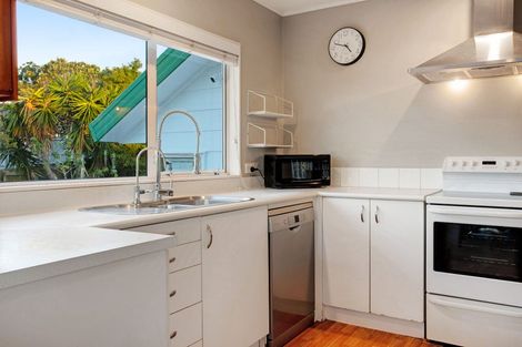 Photo of property in 37 Charlotte Street, Stanmore Bay, Whangaparaoa, 0932