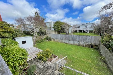 Photo of property in 1 Newcombe Crescent, Karori, Wellington, 6012