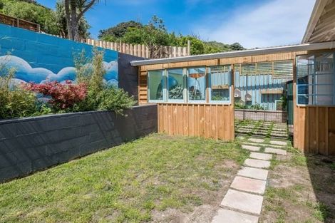 Photo of property in 175 Houghton Bay Road, Houghton Bay, Wellington, 6023