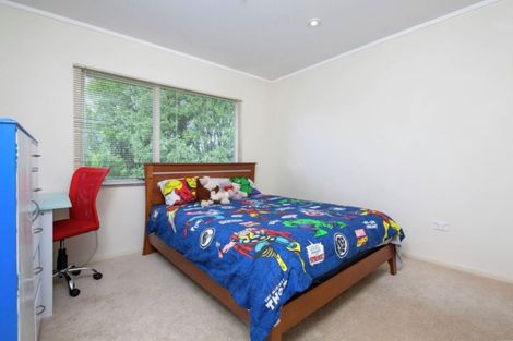 Photo of property in 204 Botany Road, Botany Downs, Auckland, 2010