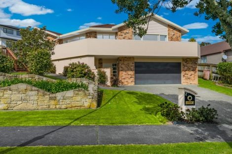 Photo of property in 2 Kittiwake Drive, Schnapper Rock, Auckland, 0632
