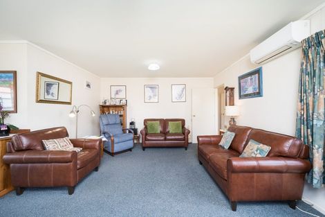 Photo of property in 18 Dalfield Place, Highbury, Palmerston North, 4412