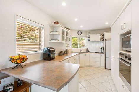 Photo of property in 120 Awaroa Road, Sunnyvale, Auckland, 0612