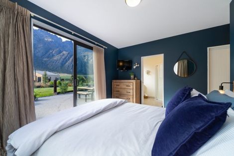 Photo of property in 1 Hovingham Court, Jacks Point, Queenstown, 9371