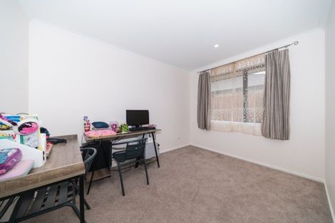 Photo of property in 134 Johnstone Drive, Fitzherbert, Palmerston North, 4410