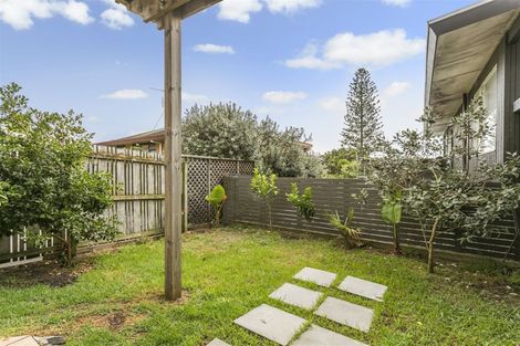 Photo of property in 1/51 East Coast Road, Milford, Auckland, 0620