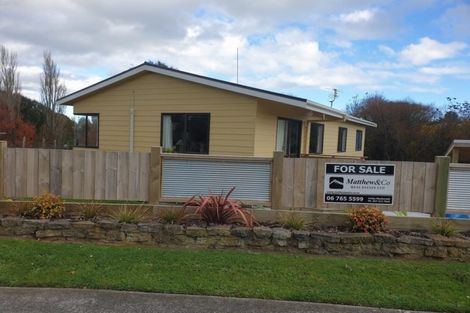 Photo of property in 19 Chartwell Drive, Eltham, 4322