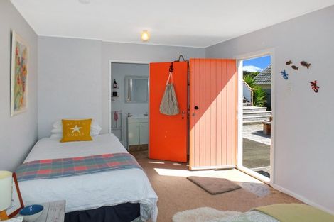 Photo of property in 7 Hennessy Street East, Foxton Beach, Foxton, 4815