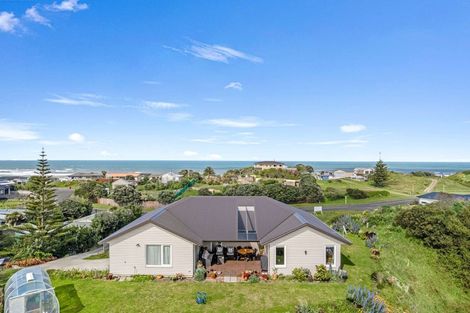 Photo of property in 12 Longbeach Drive, Castlecliff, Whanganui, 4501