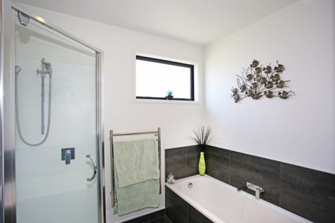 Photo of property in 10 Stockyard Crescent, Pukekohe, 2120