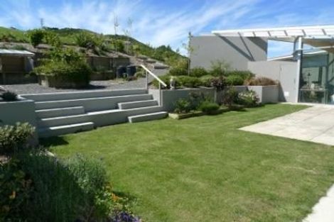 Photo of property in 16 Dungarvan Road, Newlands, Wellington, 6037