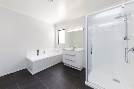 Photo of property in 20 La Lena Grove, Fitzherbert, Palmerston North, 4410