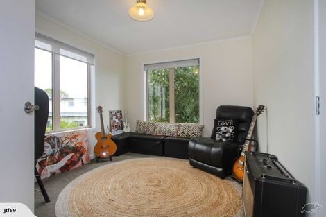 Photo of property in 2/596 Whangaparaoa Road, Stanmore Bay, Whangaparaoa, 0932