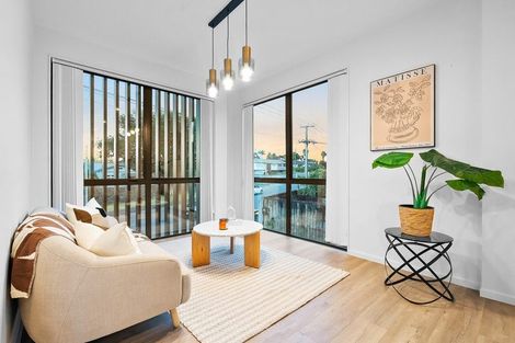 Photo of property in 1/258 Lake Road, Hauraki, Auckland, 0622