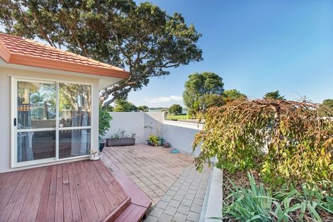 Photo of property in 37 Roys Road, Weymouth, Auckland, 2103