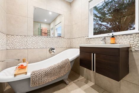 Photo of property in 35 Riverhead Road, Kumeu, 0810