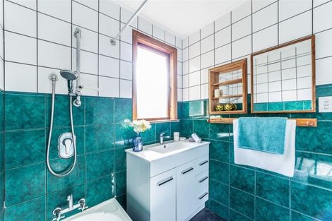 Photo of property in 3 Tamariki Avenue, Kelston, Auckland, 0602