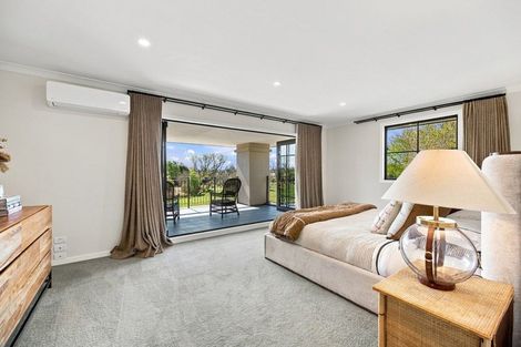 Photo of property in 40 Willowview Drive, Redwood, Christchurch, 8051