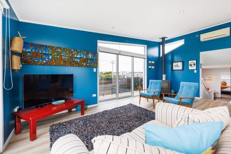 Photo of property in 18 Robbie Street, Foxton Beach, Foxton, 4815