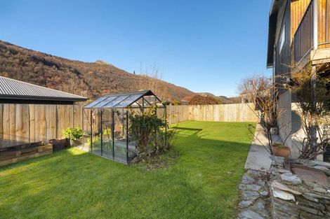 Photo of property in 67 Devon Street, Arrowtown, 9302