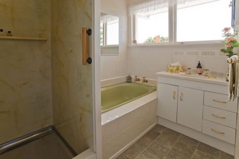 Photo of property in 1/99 Pah Road, Cockle Bay, Auckland, 2014