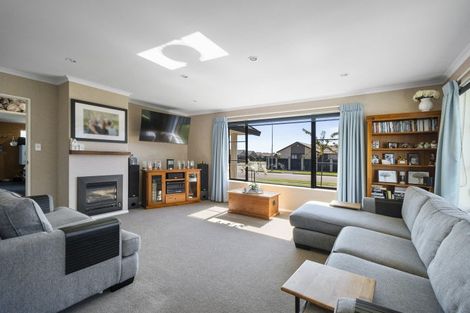 Photo of property in 36 Geneva Terrace, Kelvin Grove, Palmerston North, 4414