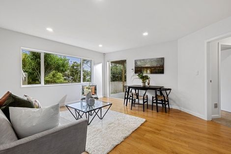 Photo of property in 487a East Coast Road, Murrays Bay, Auckland, 0630