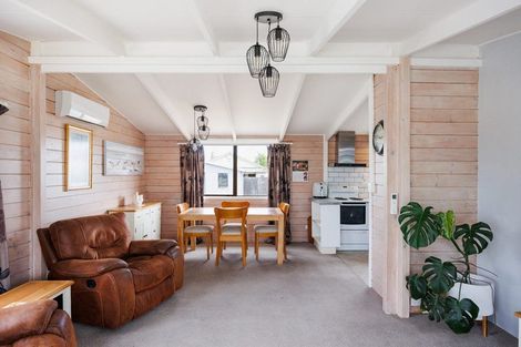 Photo of property in 8 Harding Place, Feilding, 4702