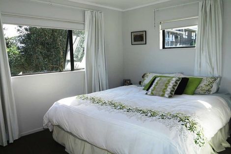 Photo of property in 2/29 Beaudine Avenue, Glenfield, Auckland, 0629