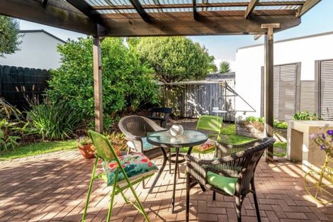 Photo of property in 11 Bunker Rise, Golflands, Auckland, 2013