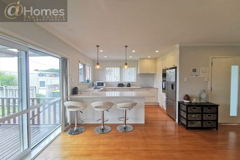 Photo of property in 84 Old North Road, Kumeu, 0892