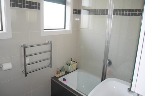 Photo of property in 32 Glenharrow Avenue, Avonhead, Christchurch, 8042