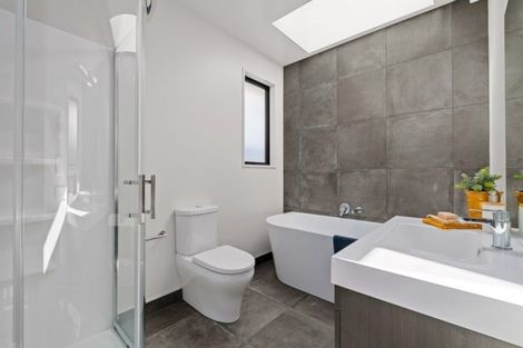 Photo of property in 10 The Heights Avenue, Wanaka, 9305